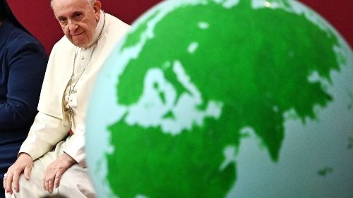 TOPSHOT-VATICAN-POPE-AUDIENCE-CHILDREN-SANTA MARTA