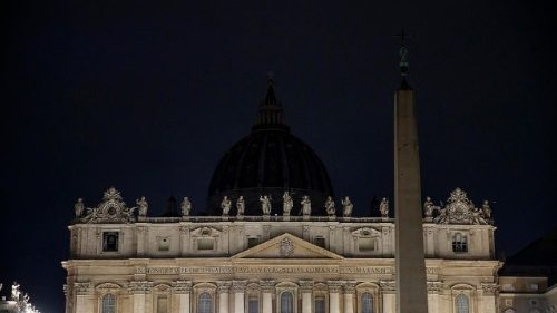 A panorâmica que mostra as luzes da cúpula da Basílica Vaticana apagadas durante a "Earth Hour 2025"