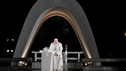 Pope Francis in prayer at the Hiroshima Peace Memorial (2019) (Vatican Media)