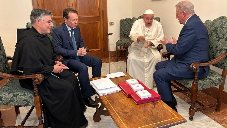Al Gore, ex-vice-presidente dos EUA, recebido por Francisco na Casa Santa Marta