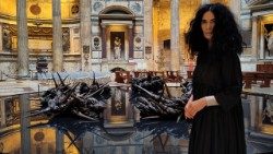 "Corona Gloriae" von Helga Vockenhuber im Pantheon in Rom